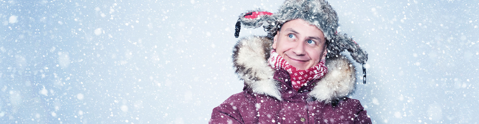 Mann mit Mütze im Schnee als Titelbild der Karriere Seite